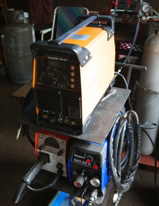 welder_tig220p_01.jpg